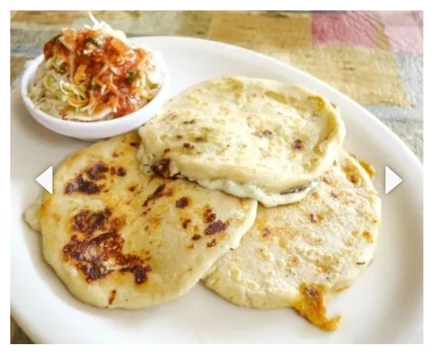 Food, traditional plate from El Salvador, Pupusas (3 UNITS)
