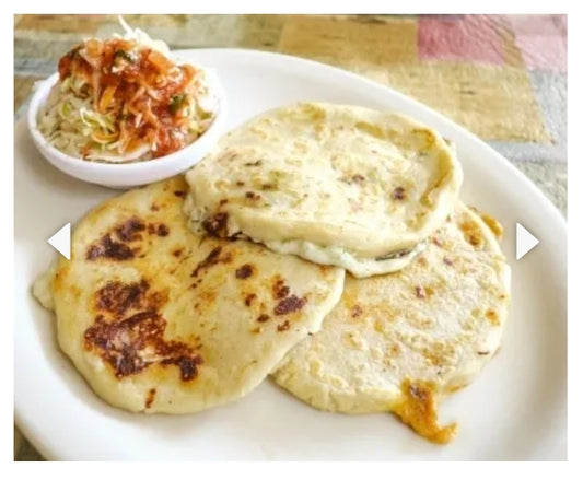 Food, traditional plate from El Salvador, Pupusas (3 UNITS)
