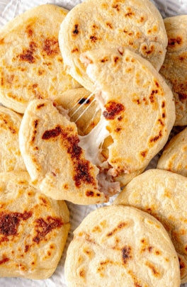 Food, traditional plate from El Salvador, Pupusas (3 UNITS)
